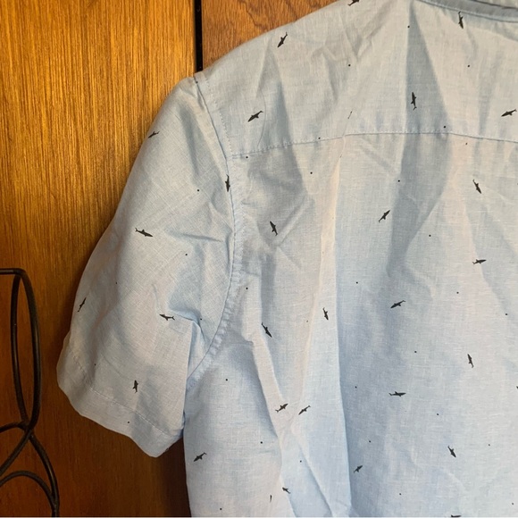 Molokai surf co. Men’s size medium short sleeve button down with shark print - Picture 2 of 11